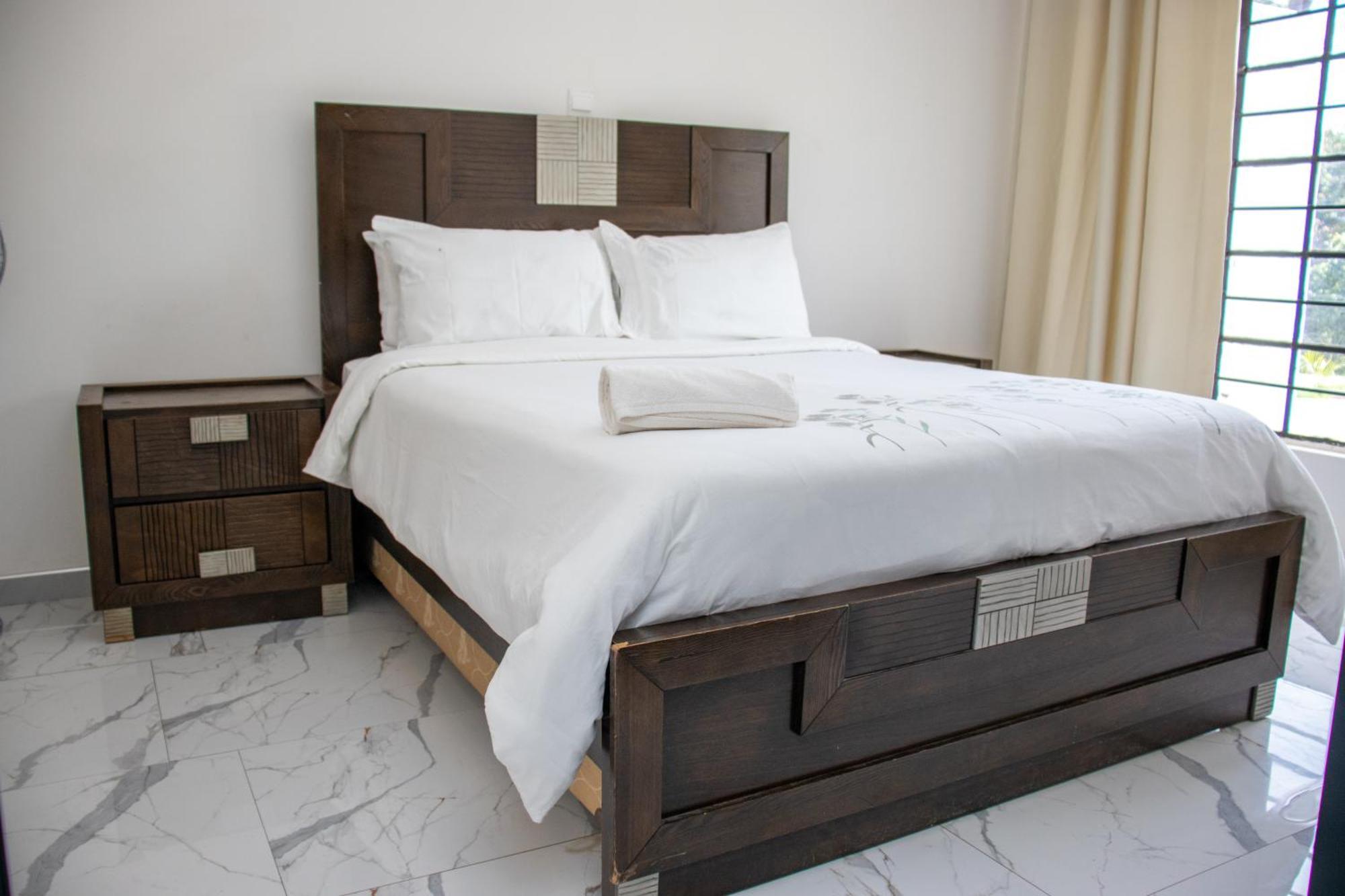 Lowin Suites-One-Bed Apartments ルサカ エクステリア 写真