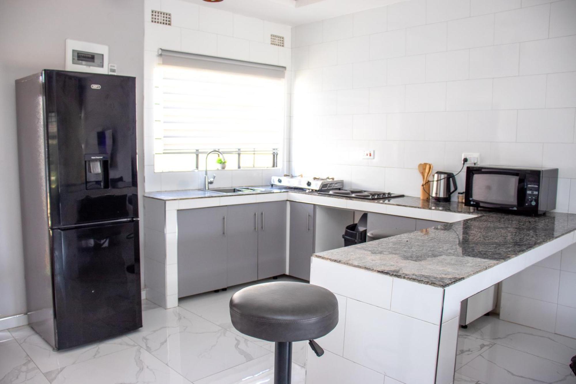 Lowin Suites-One-Bed Apartments ルサカ エクステリア 写真